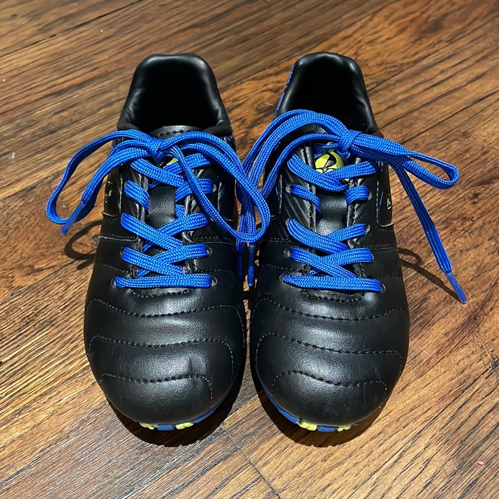 Brava Sz 10 Soccer Cleats